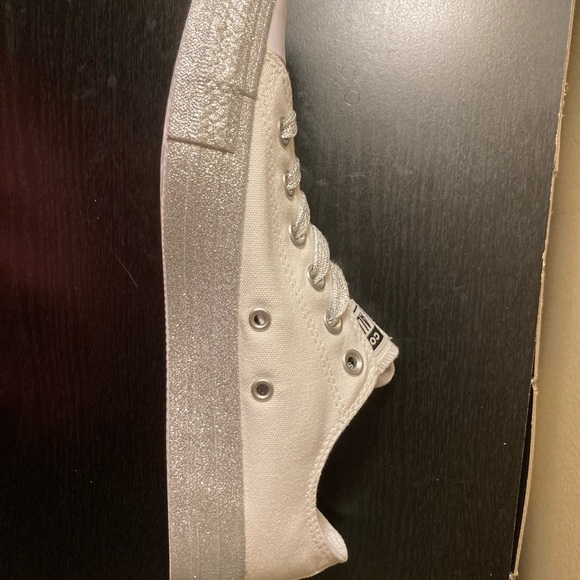 Miley Cyrus x Converse Ox Low Top NWT - Picture 10 of 16